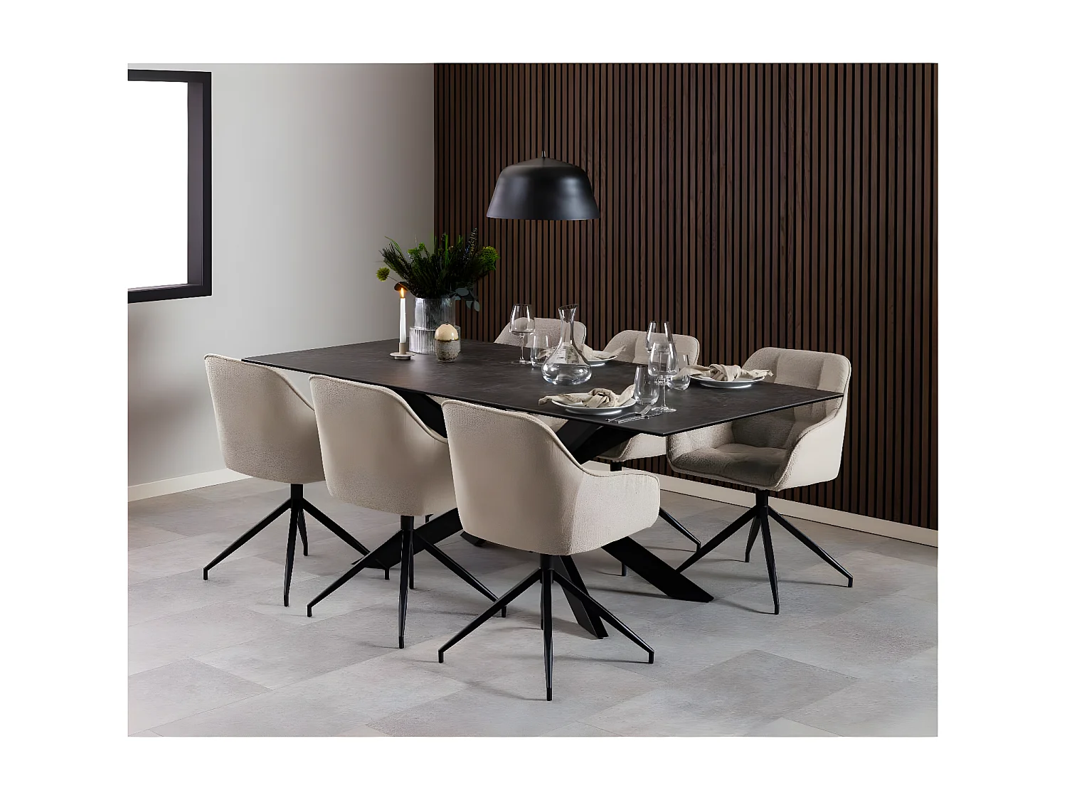 Brooke chaise de salle à manger avec accoudoirs fonction pivotante beige.