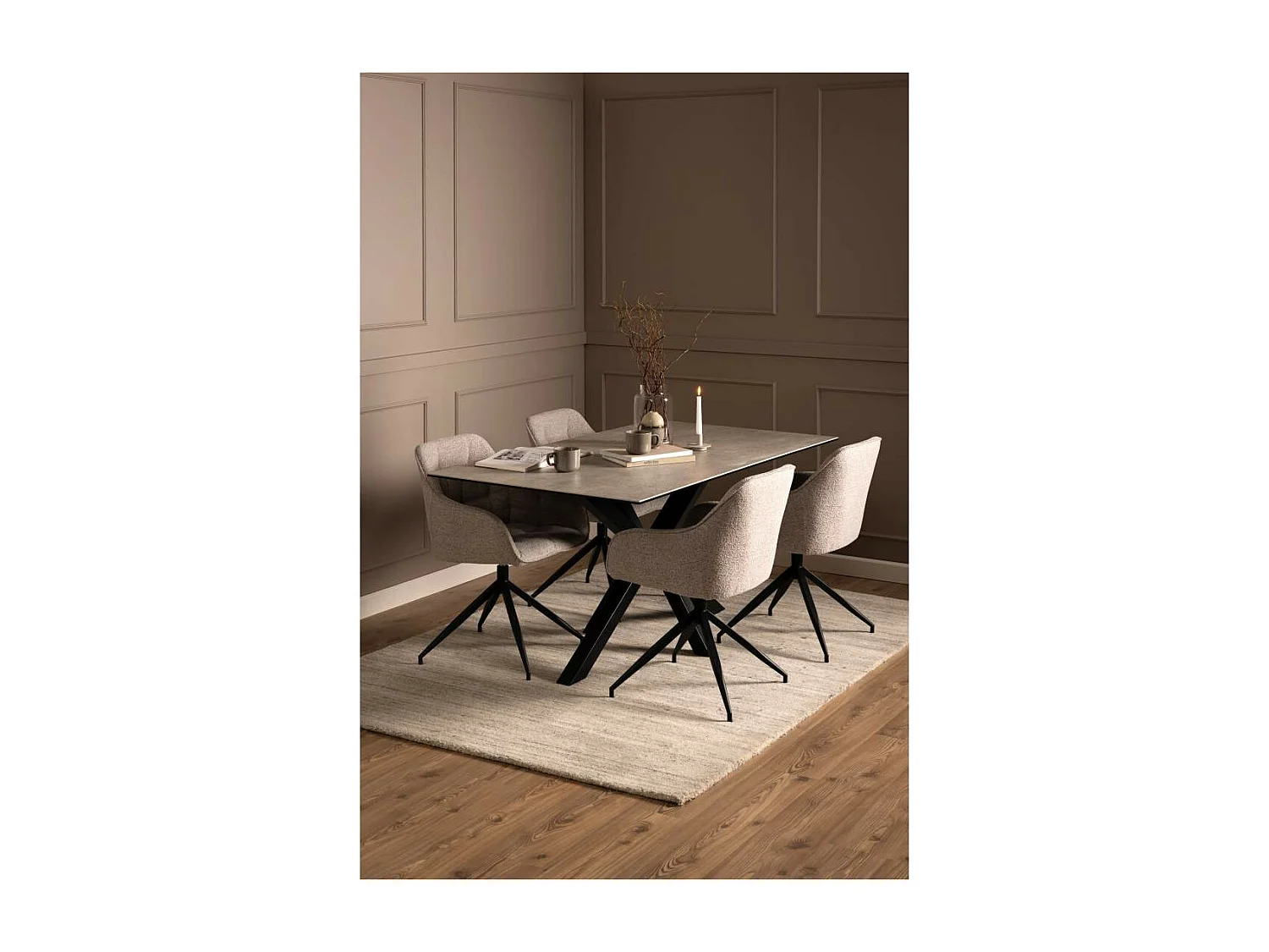 Brooke chaise de salle à manger avec accoudoirs fonction pivotante beige.