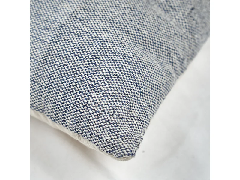 Coussin carré 40 x 40 cm coton brodé dégradé de bleu et écru - ABYSS