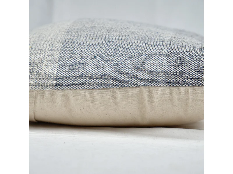 Coussin carré 40 x 40 cm coton brodé dégradé de bleu et écru - ABYSS