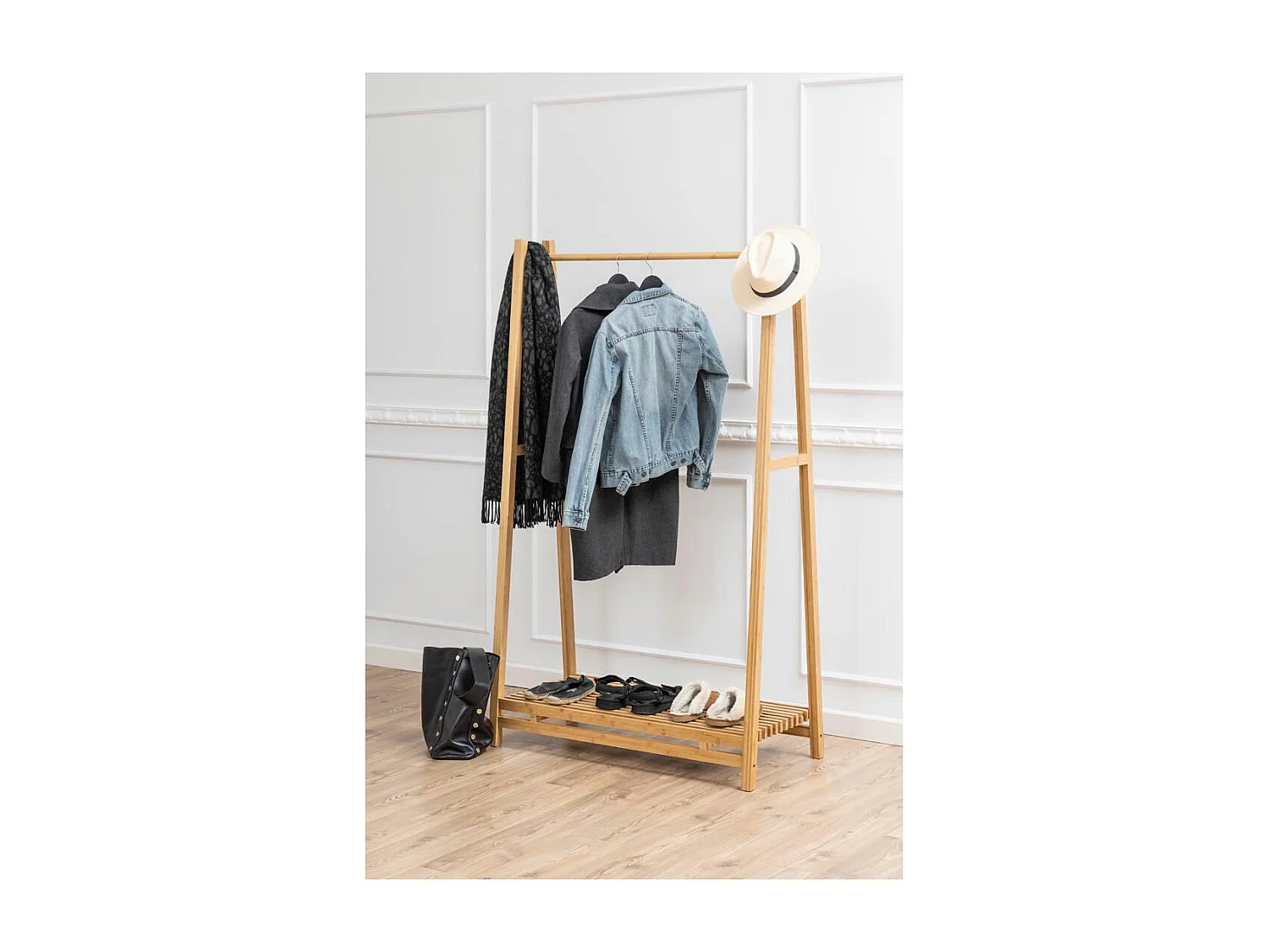 Balou kapstok 1 ophangstang, 1 plank bamboe.