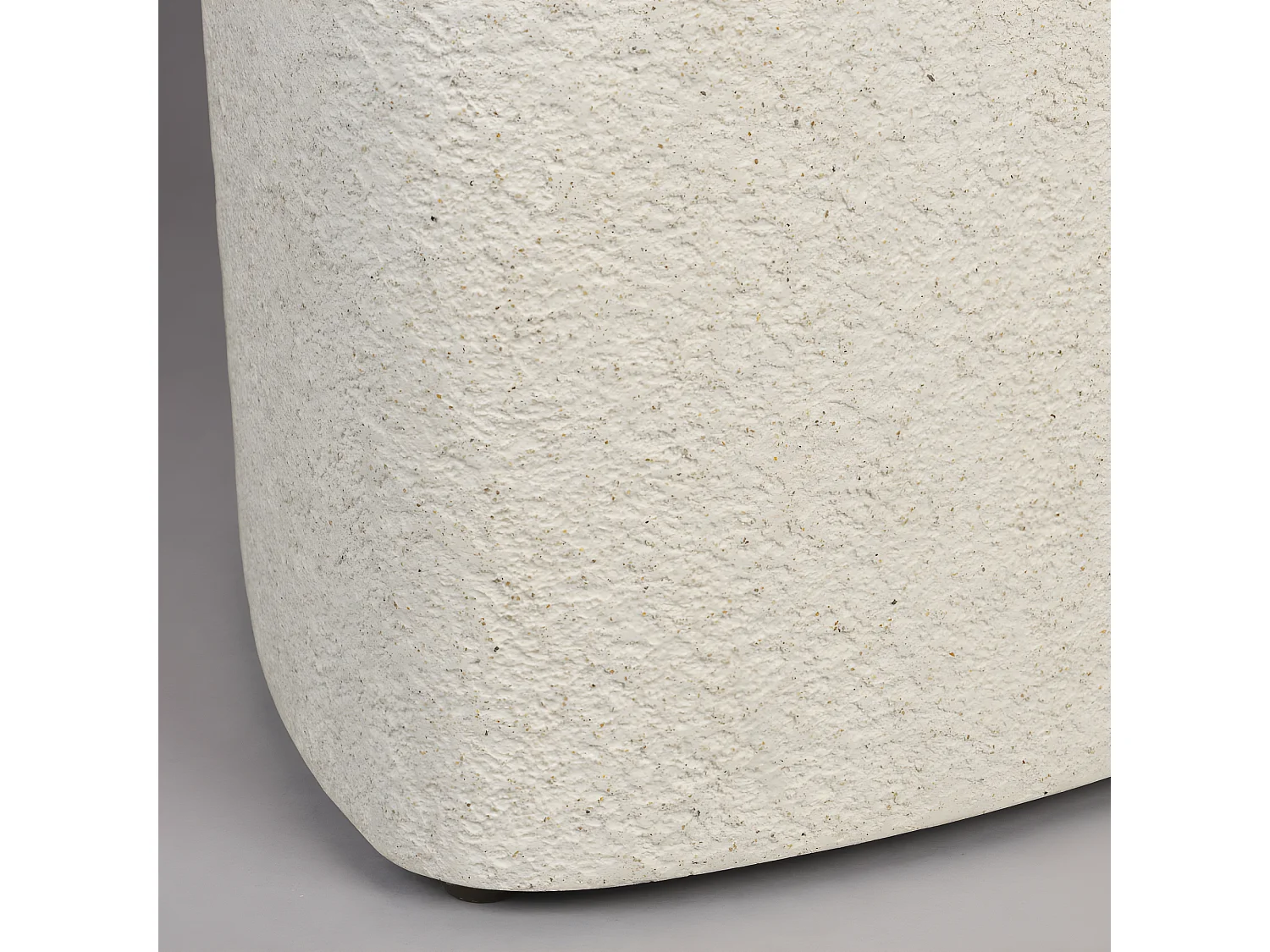 Veda - Table d'appoint organique en marbre recyclé H41cm - Ecru