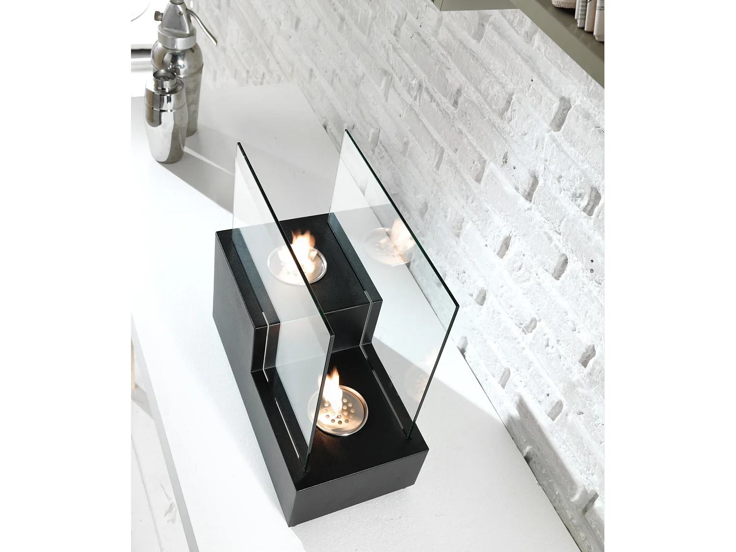 Biochimenea de mesa en metal negro 20x40x39h cm