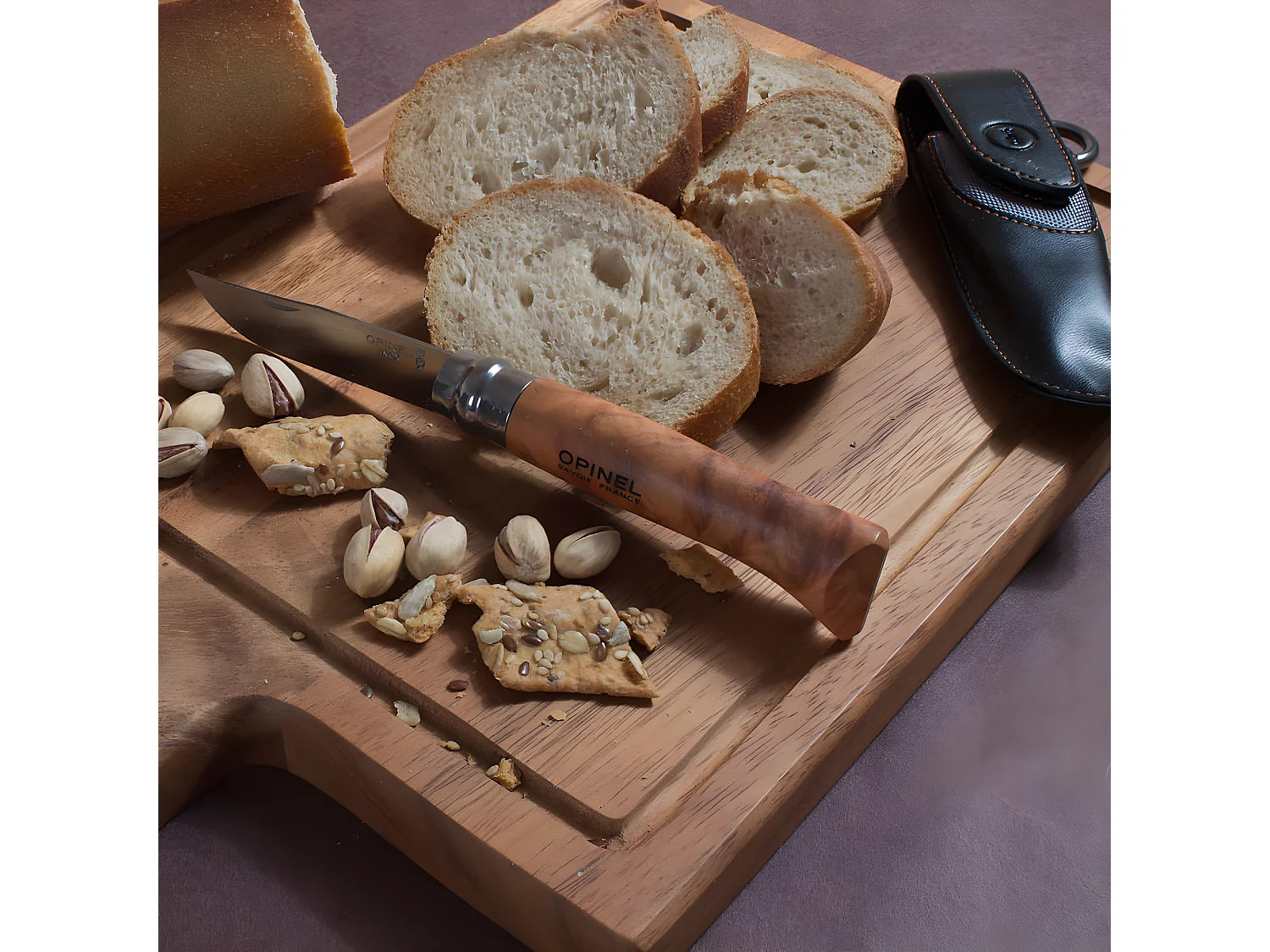 Plumier cuchillo N°8 de madera de olivo con funda Opinel