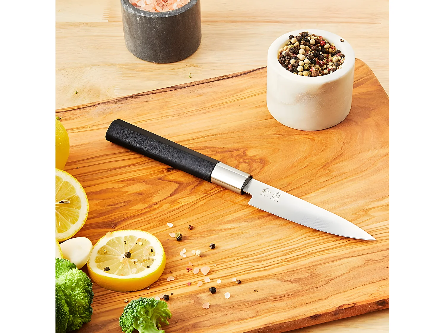 Universalmesser Wasabi Black 10cm aus poliertem Stahl und Griff aus Bambus