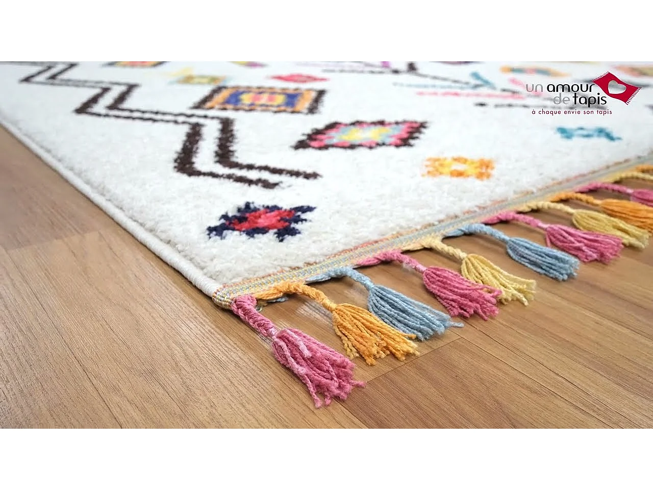 Tapis berbère 160x230 tissé motif ethnic LYN5 OURIKA E ivoire