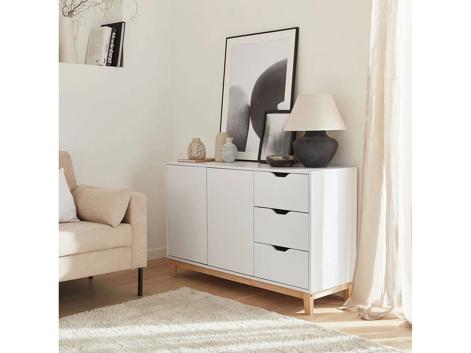 Buffet de rangement blanc. pieds bois - Floki - avec 3 tiroirs. buffet 2 portes. buffet bas. 120x40x75 cm