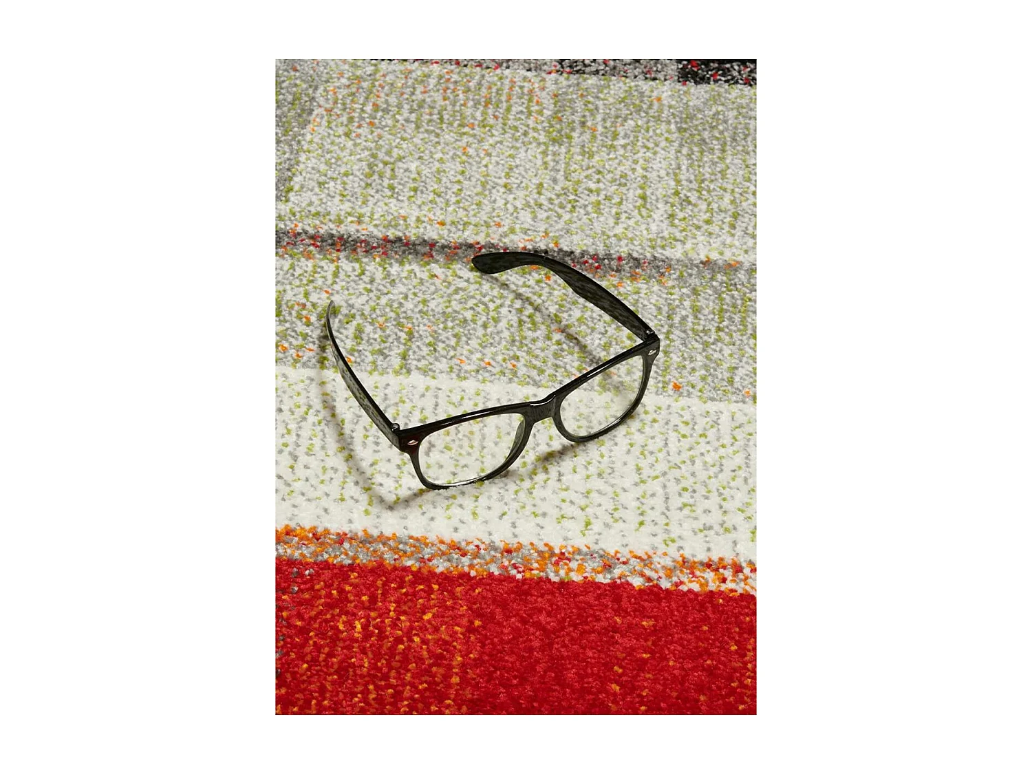 tapis chambre 60x110 tissé gris et noir rectangle IRAMINO