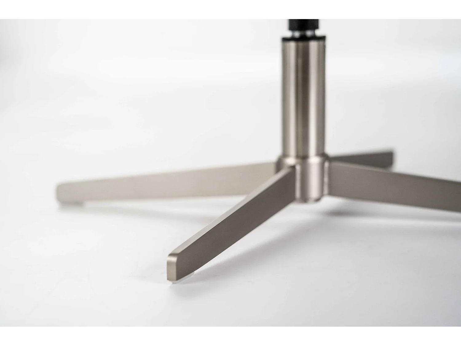 Olga - Poltrona girevole in tessuto acquamarina