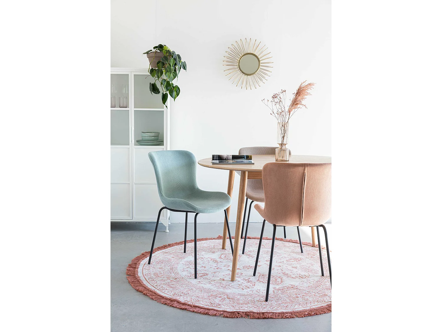 2 chaises design de salle à manger Junzo