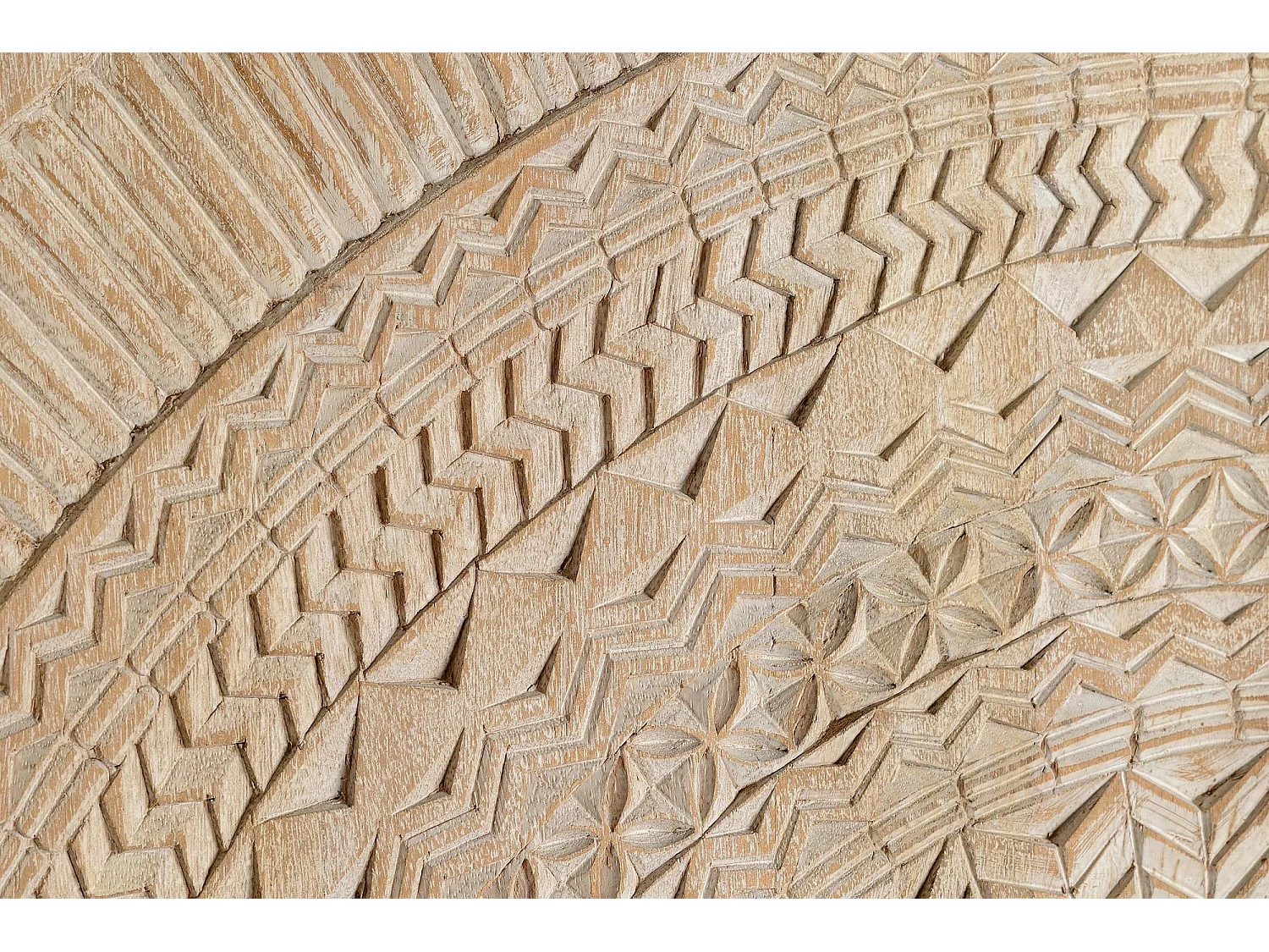 Armoire en manguier et pieds en métal blanc vieilli