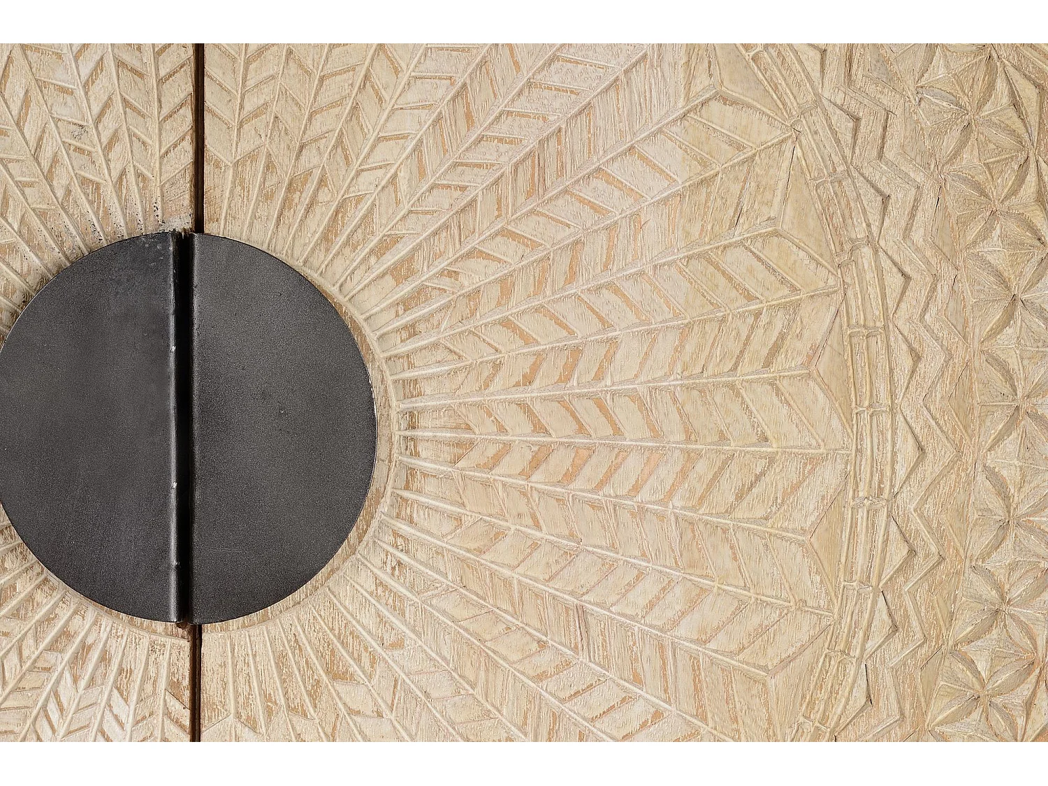 Armoire en manguier et pieds en métal blanc vieilli