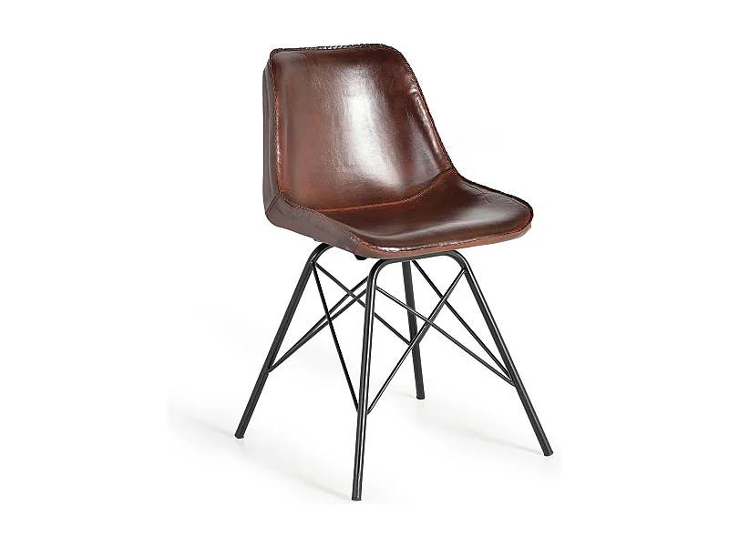 Chaise de style industriel recouverte de cuir naturel