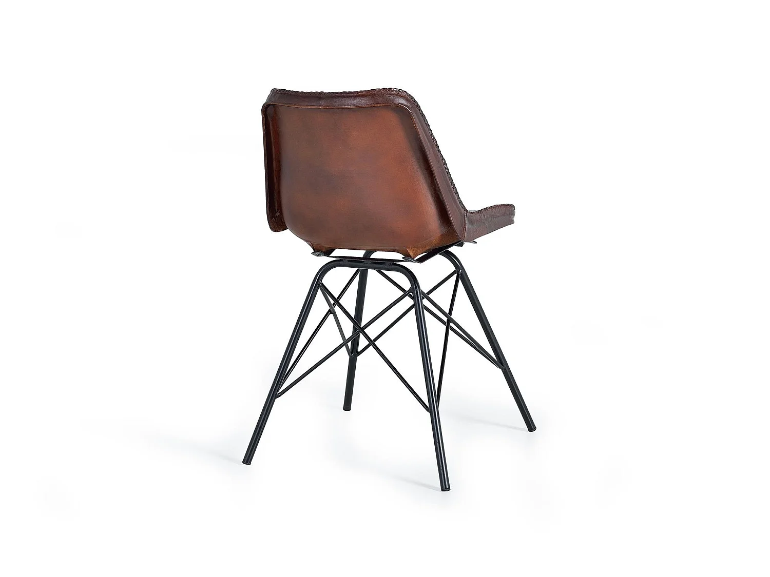Chaise de style industriel recouverte de cuir naturel