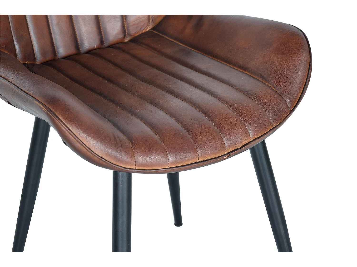 Brązowy skórzany fotel z metalowymi nogami