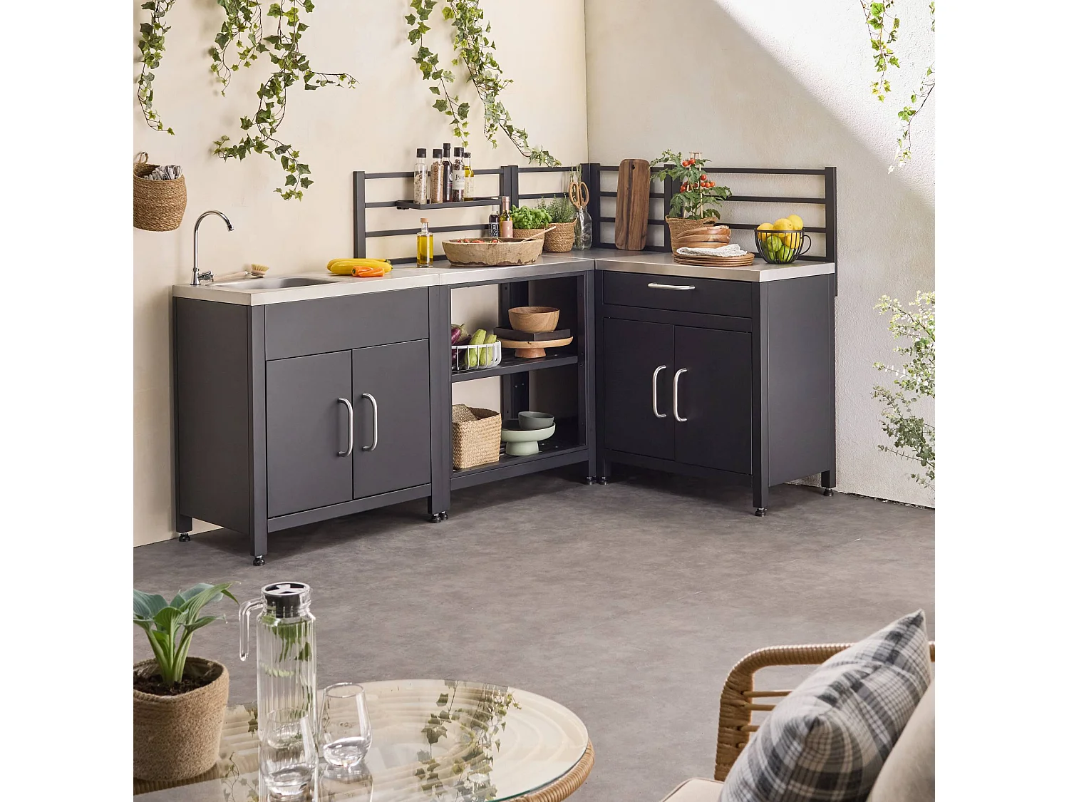 Cocina exterior de acero con 4 módulos negro