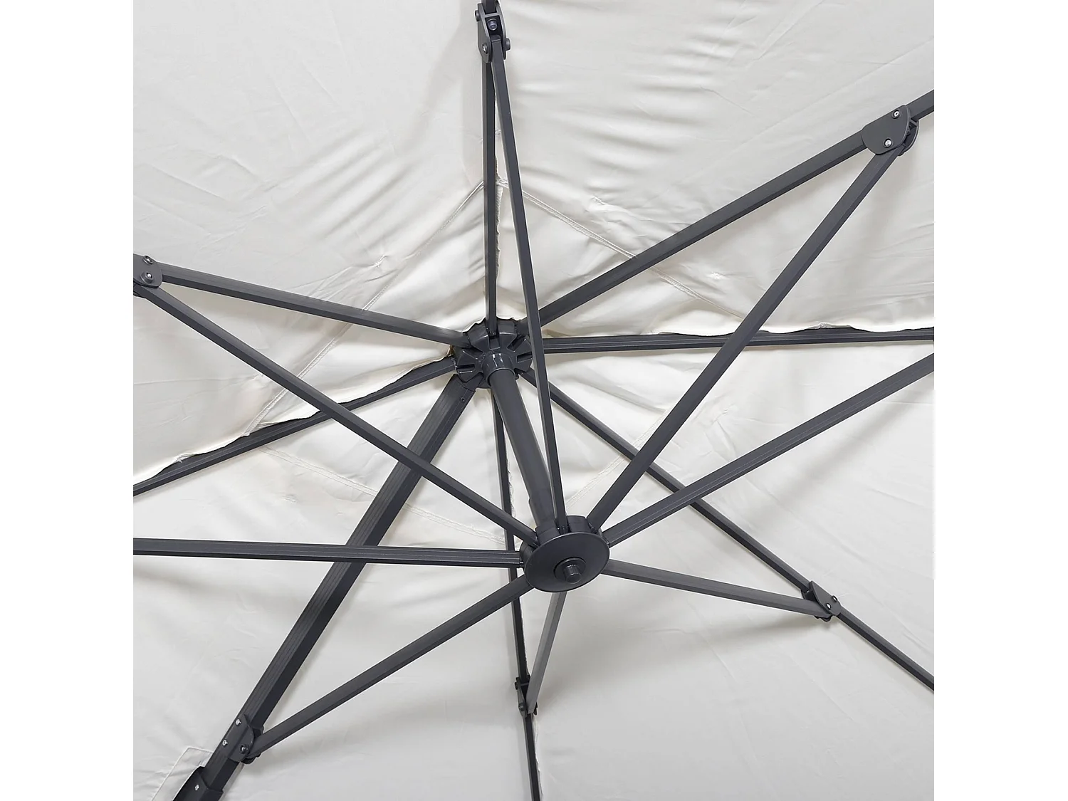 Ombrellone decentrato quadrato 3x3m + set di 4 piastrelle 50x50cm,