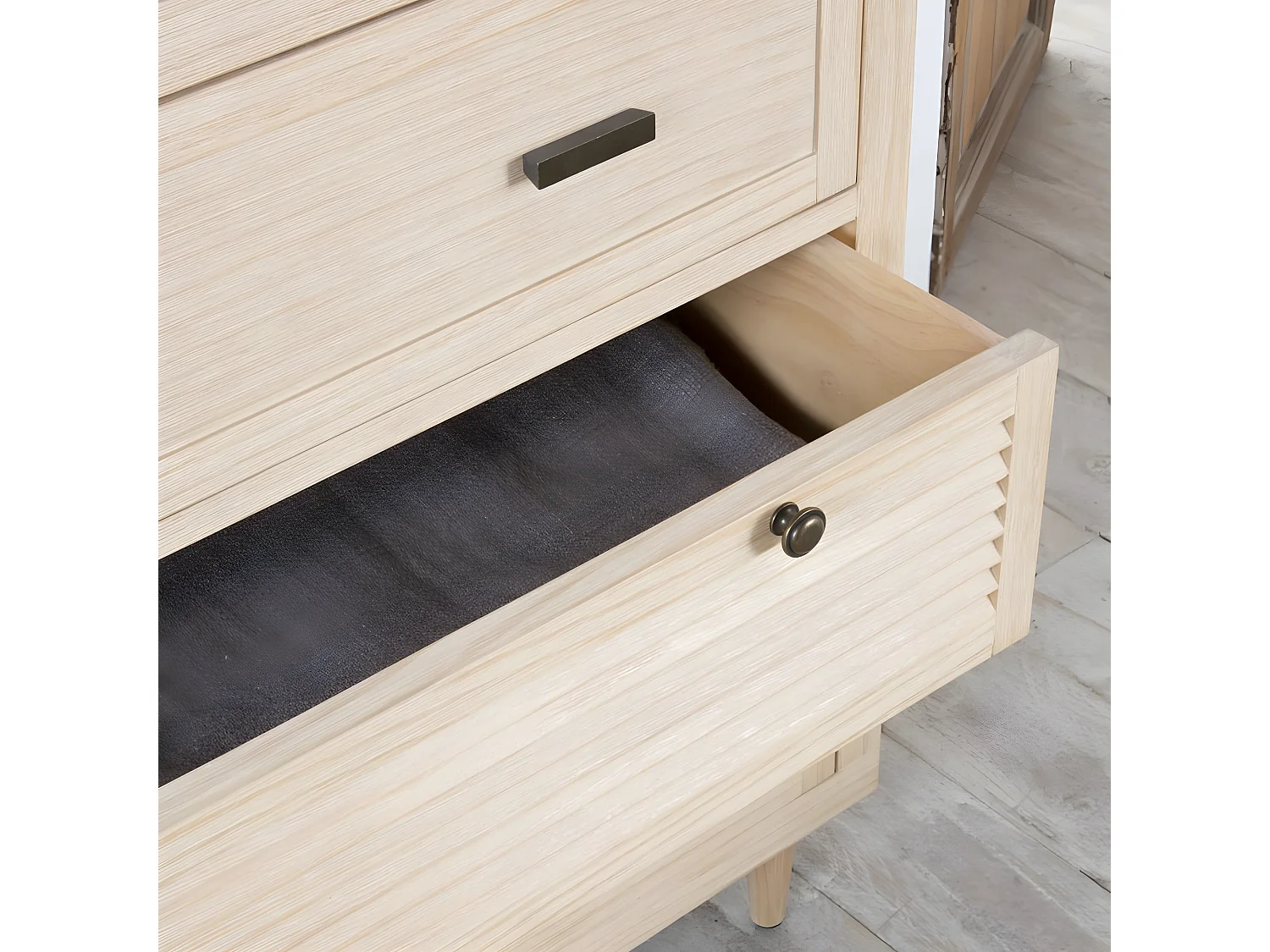 Comò legno massello, pannello in mdf e impiallacciatura  naturale 43x85