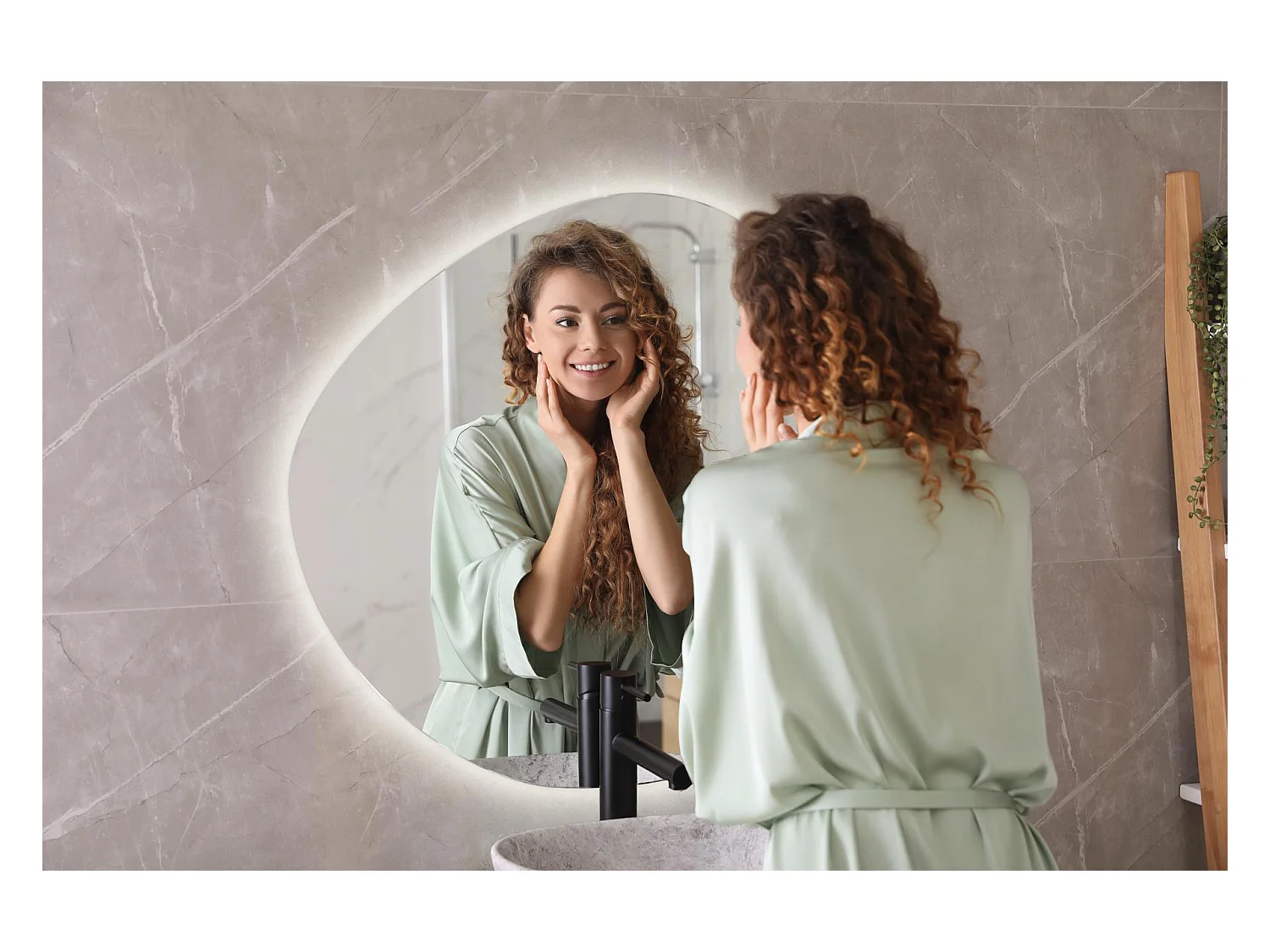 Miroir LED décoratif de forme irrégulière - Tulup - 67 cm x 67,6 cm - Lumière chaude