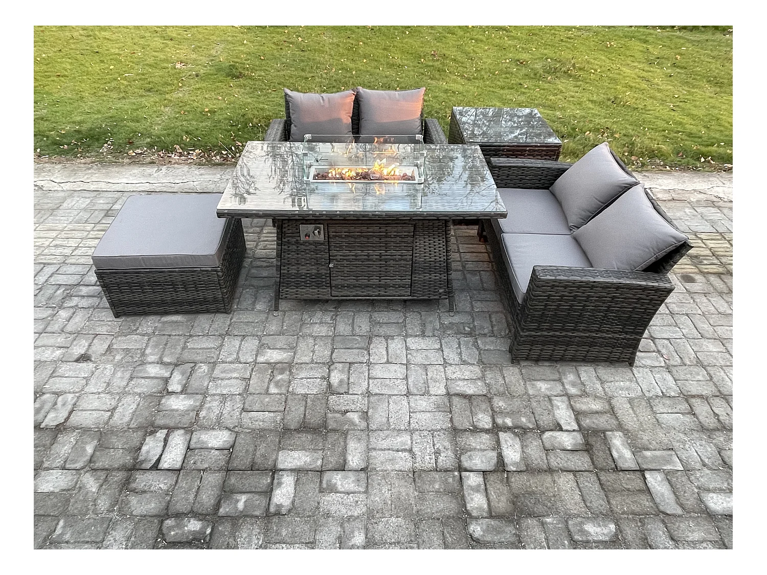 5 Stücke Gartenmöbel Set Polyrattan Sitzgruppe Gas Feuerstelle Esstisch Sofa Set mit Beistelltische Großer Fußhocker