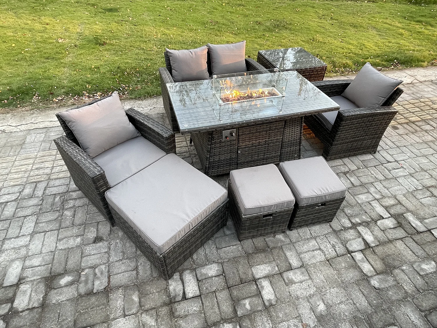 7-Sitzer Rattan Gartensofa Set Gartenmöbel Gas Feuerstelle Esstisch mit 3 Hocker Beistelltische Dunkelgrau Gemischt