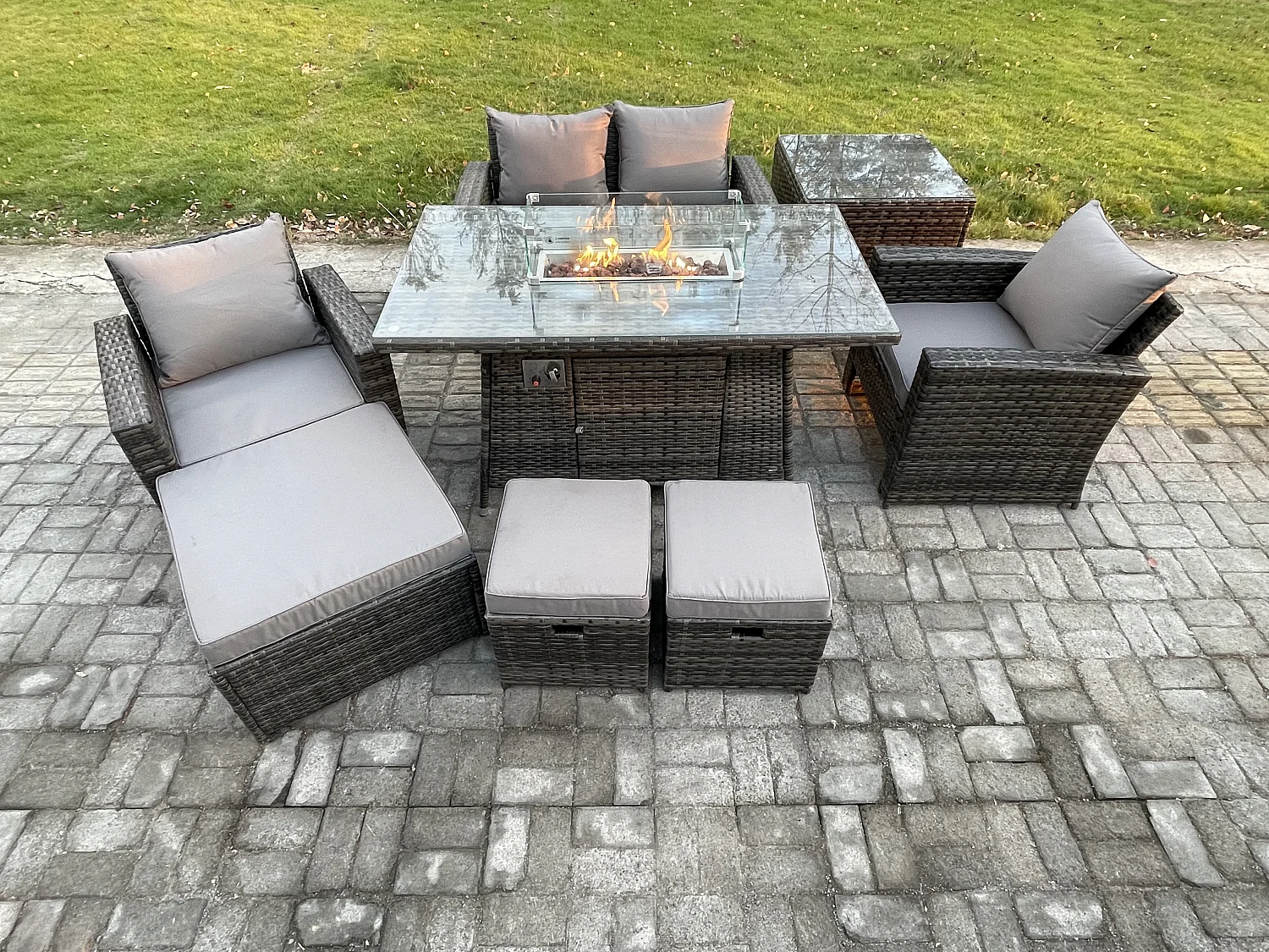 7-Sitzer Rattan Gartensofa Set Gartenmöbel Gas Feuerstelle Esstisch mit 3 Hocker Beistelltische Dunkelgrau Gemischt