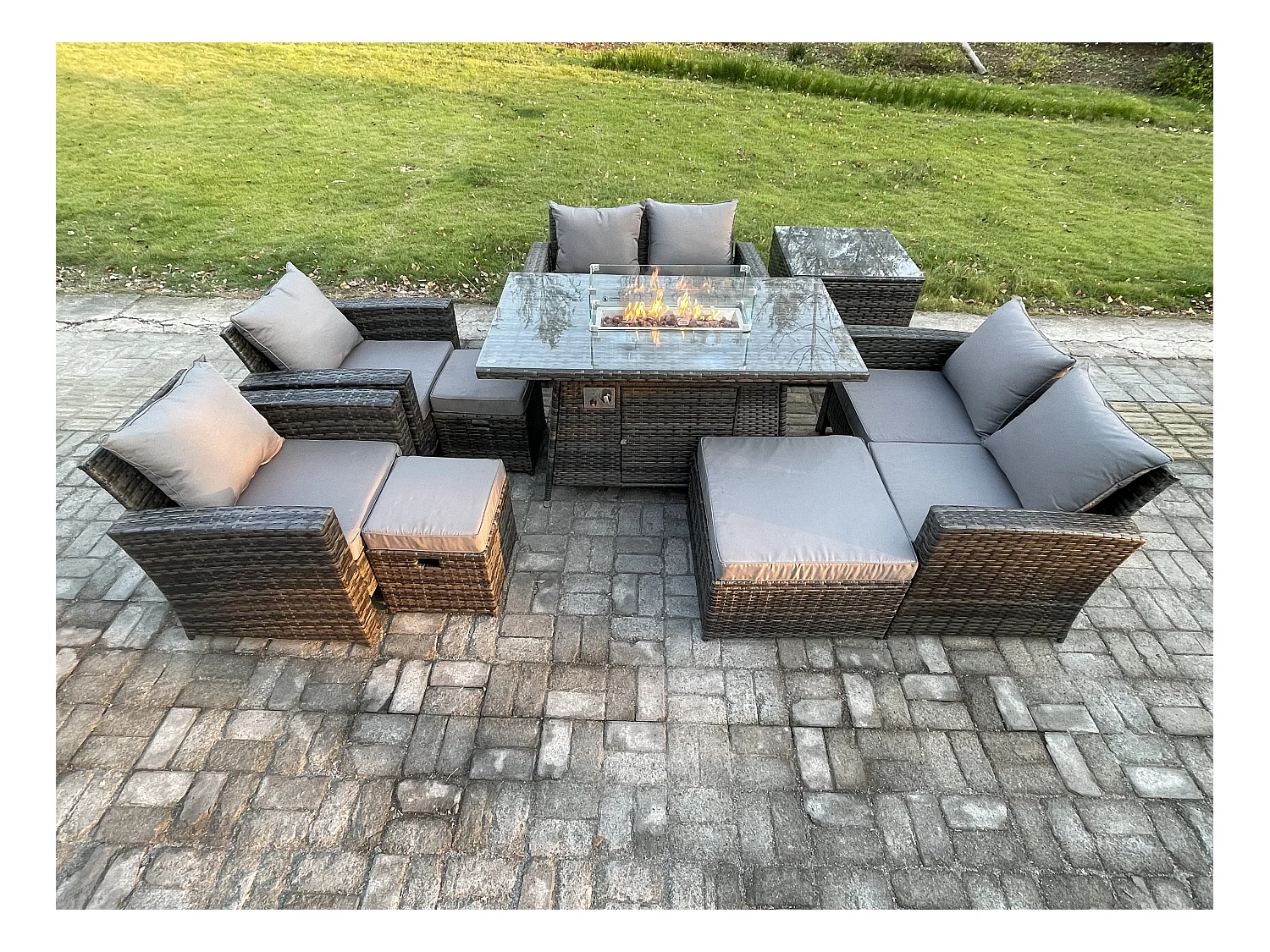 Gartenmöbel-Set im Freien 9 Stücke Polyrattan Möbel Gas Feuerstelle Esstisch Sofa Set mit 3 Hocker Beistelltische Dunkelgrau Gemischt