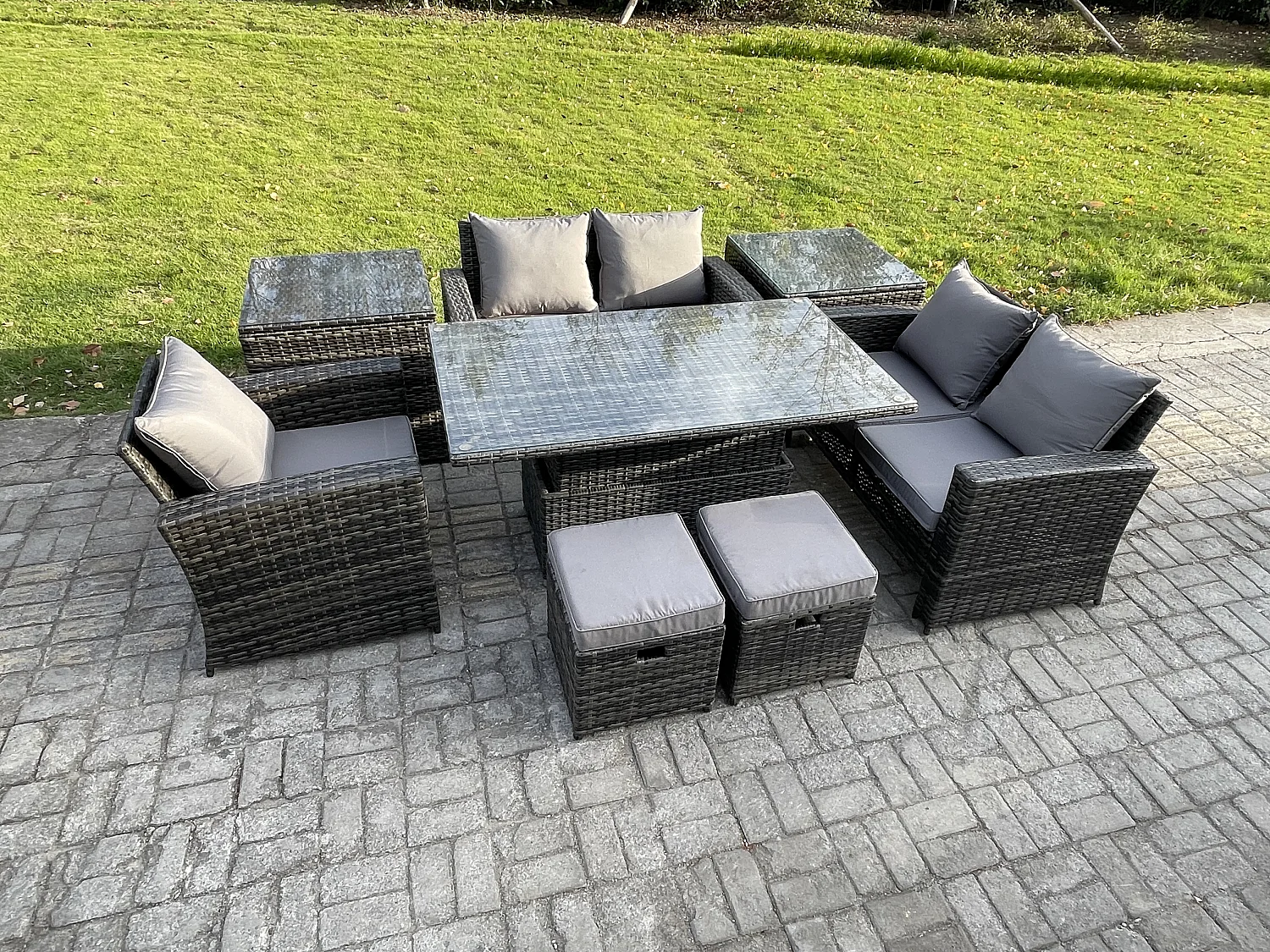 7-Sitzer Rattan Gartenmöbel Set Garten Einstellbare Höhe Esstisch Sofa Set mit 2 Beistelltische 2 Kleiner Fußhocker Dunkelgrau Gemischt