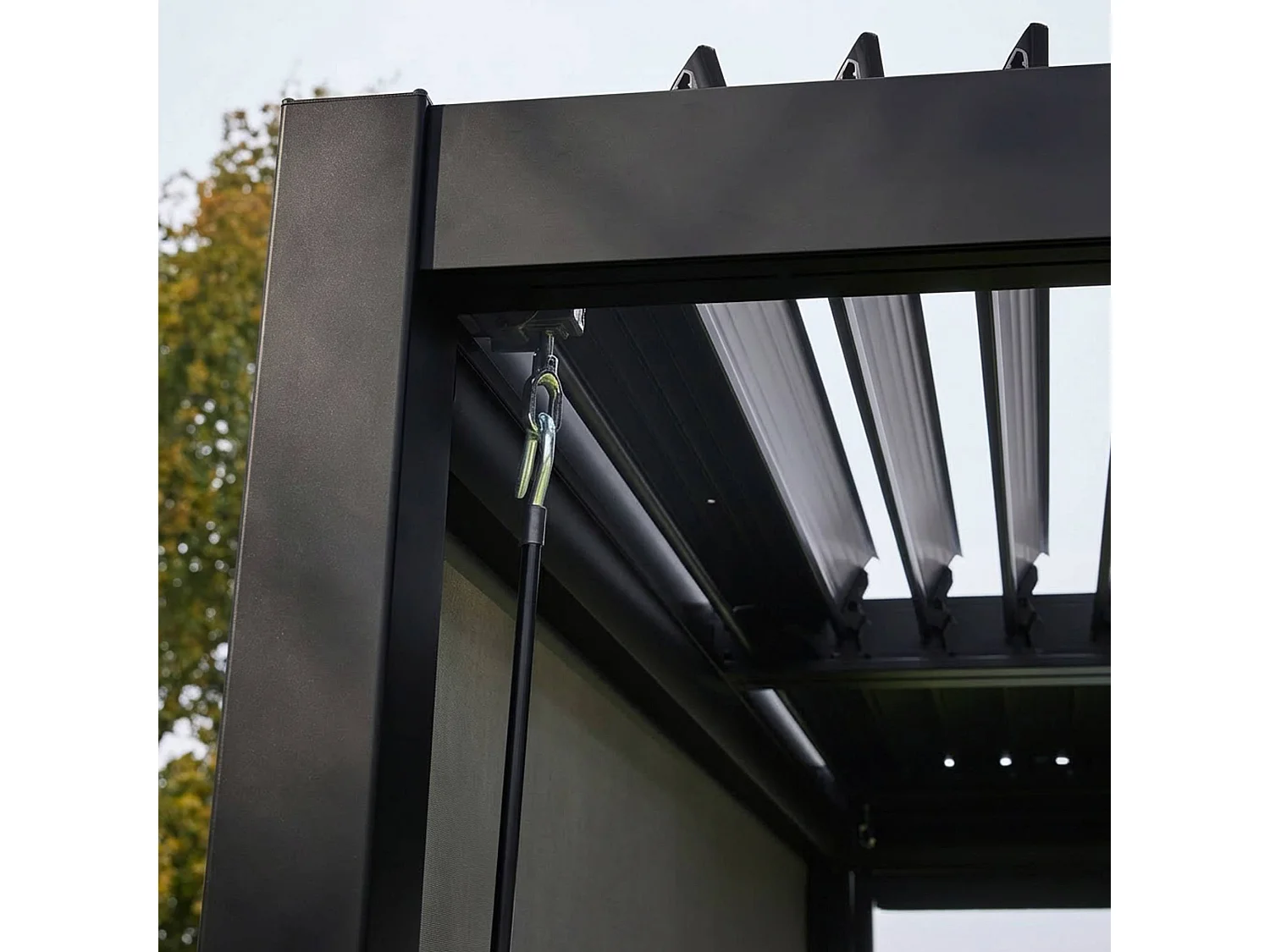 Pergola bioclimatique noir. aluminium et acier. 3x4m. lames orientables