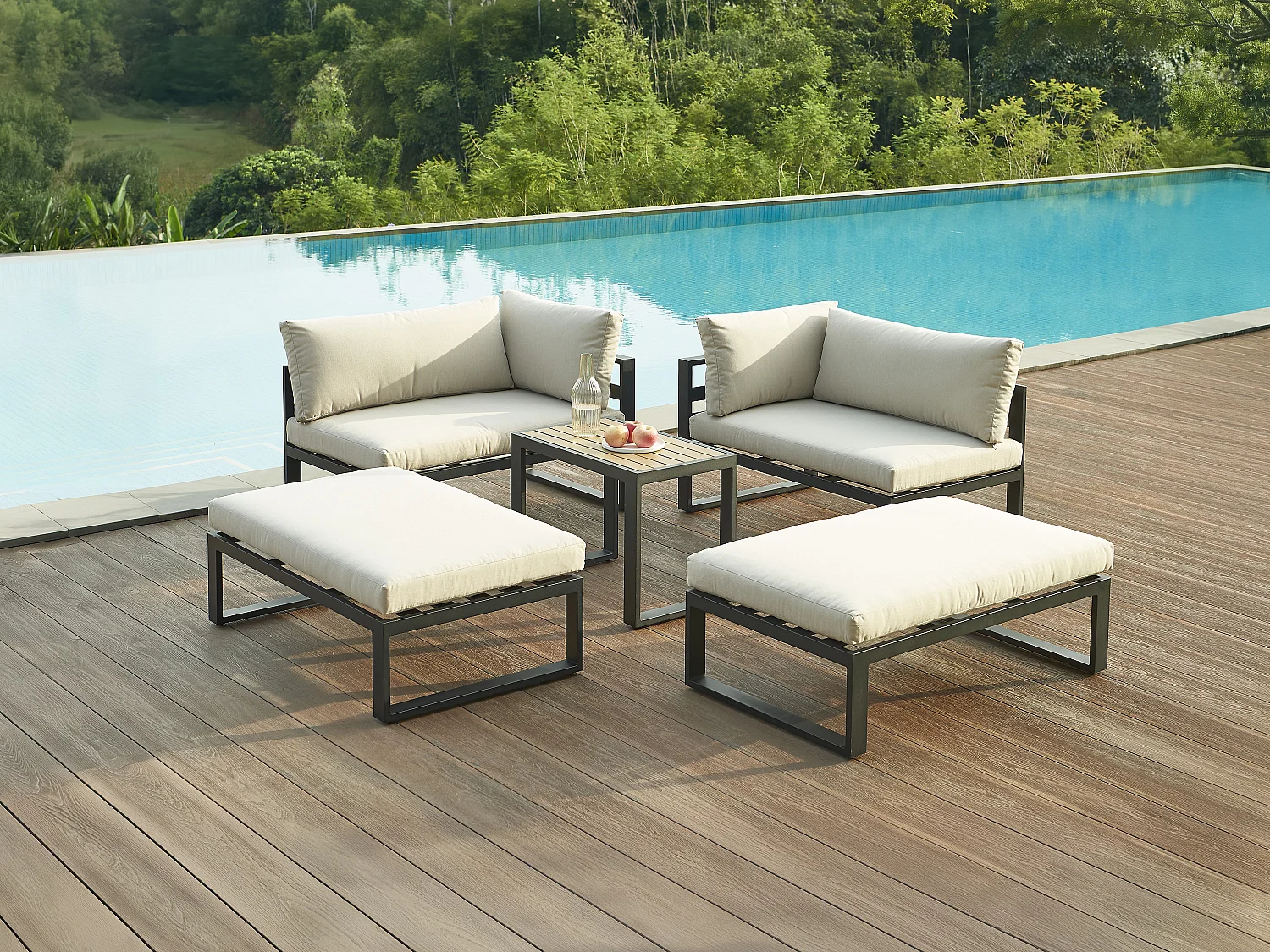 Salon de jardin modulable en aluminium : 2 fauteuils d'angle, 2 poufs et une table basse - Noir avec coussins beige - NOLLAY de MYLIA