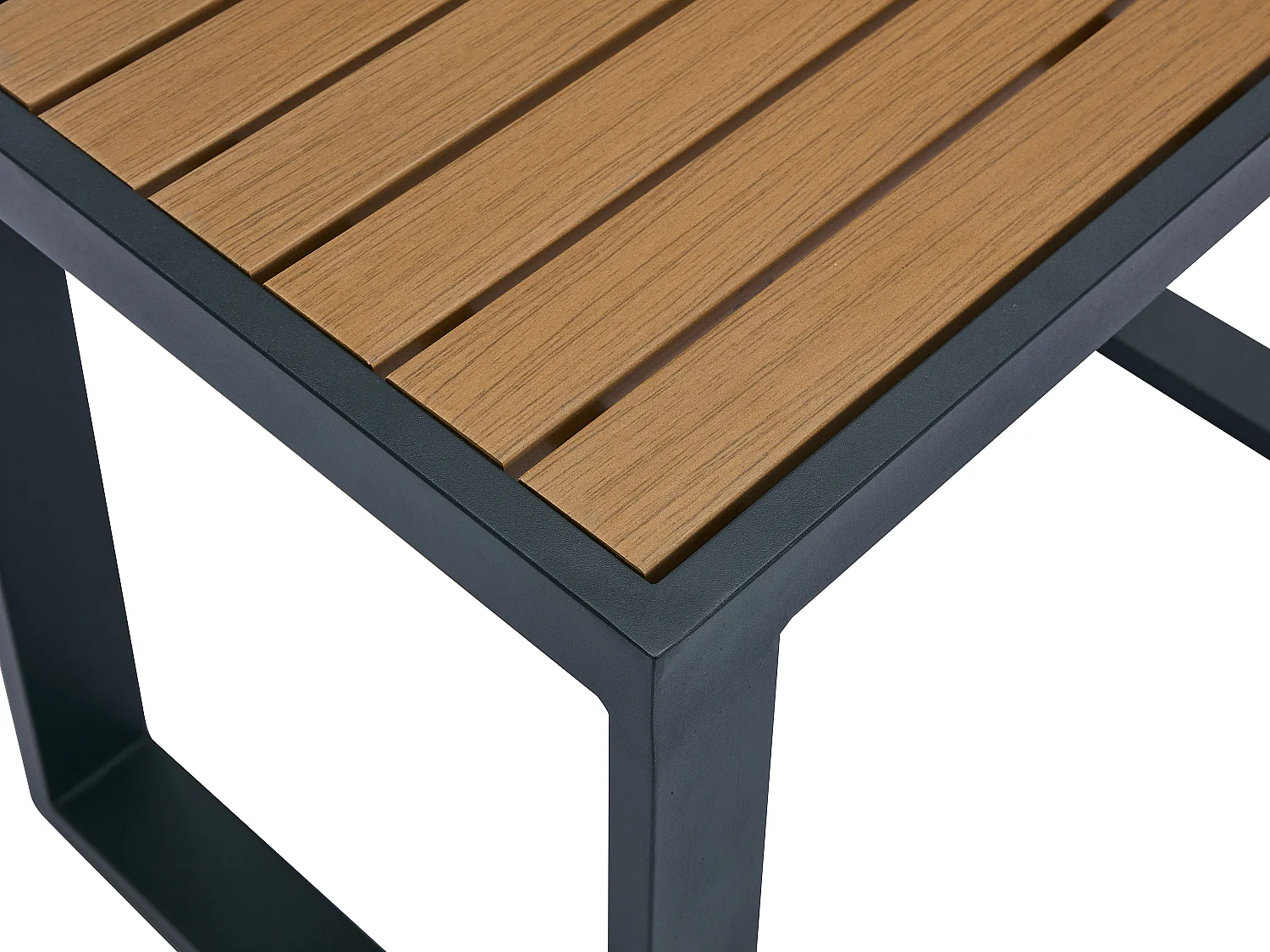 Salon de jardin modulable en aluminium : 2 fauteuils d'angle, 2 poufs et une table basse - Noir avec coussins beige - NOLLAY de MYLIA