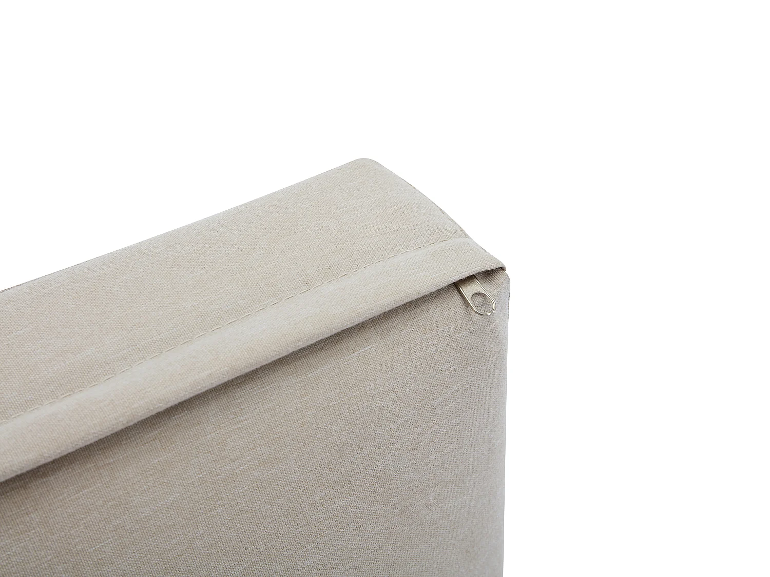 Salotto giardino modul. Alluminio: 2 poltrone angolari 2 pouf tavolino Bianco cuscini Beige  - NOLLAY di MYLIA