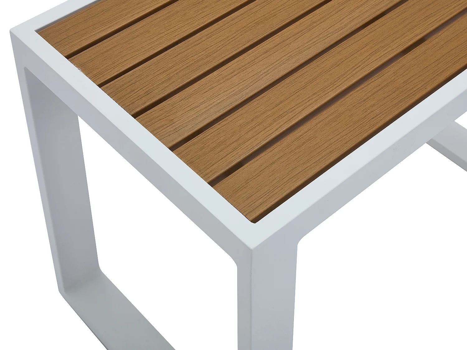 Salotto giardino modul. Alluminio: 2 poltrone angolari 2 pouf tavolino Bianco cuscini Beige  - NOLLAY di MYLIA