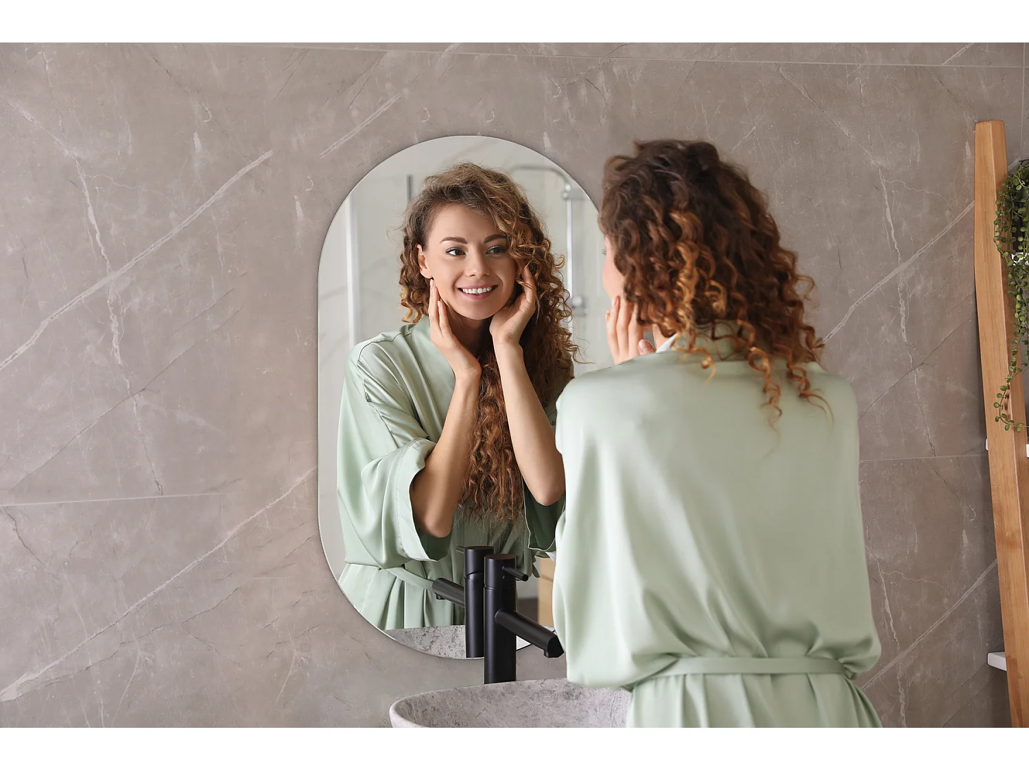 Miroir Forme Ovale Pour la Salle de Bain Prêt à Poser 52 cm x 90 cm