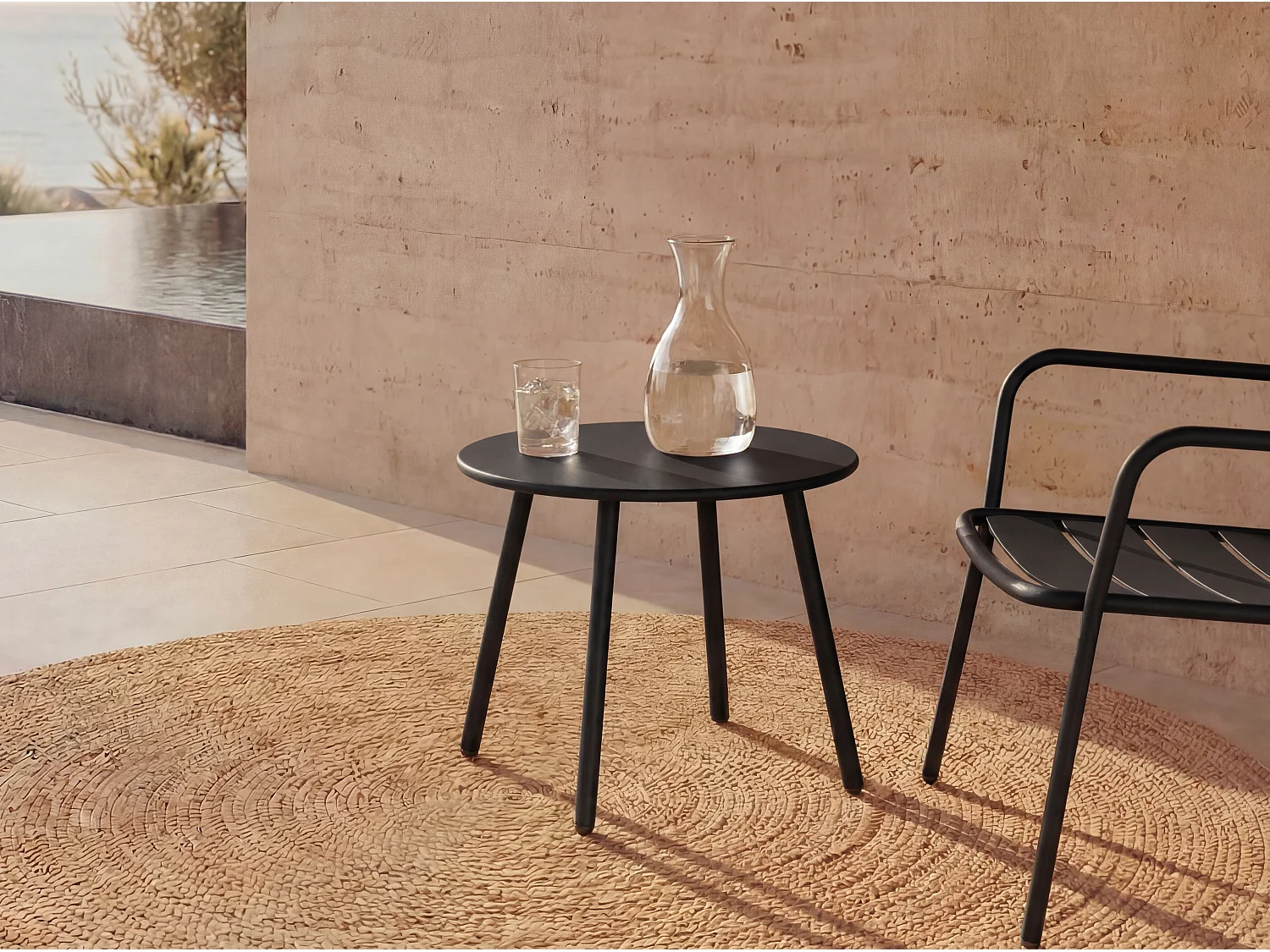 Runt trädgårdssidebord i metall - svart - MIRMANDE från MYLIA