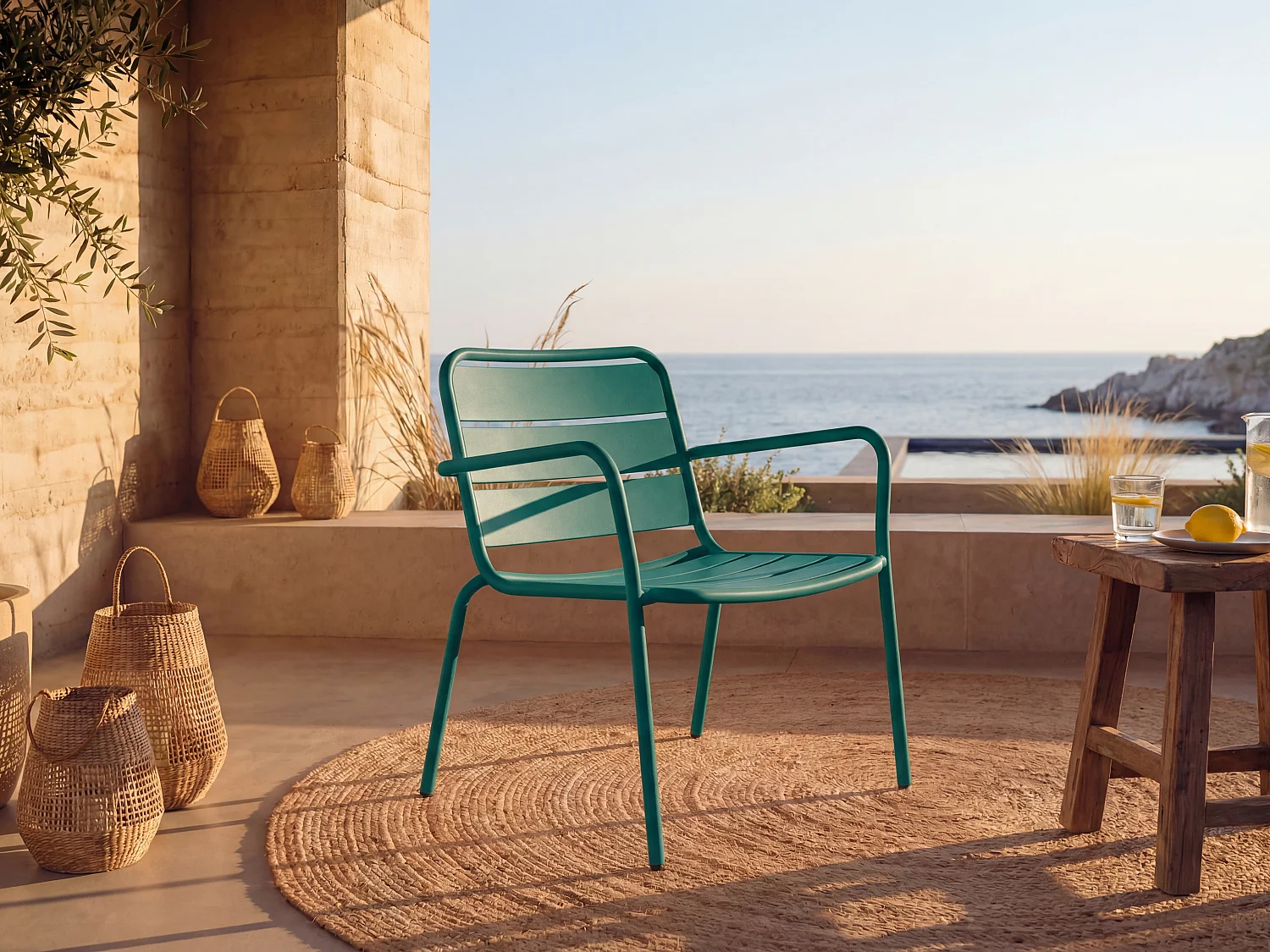 Opstapelbare lage tuinfauteuil van metaal - Blauwgroen - MIRMANDE van MYLIA