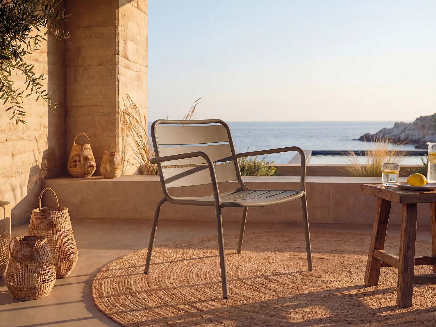 Fauteuil bas de jardin empilable en métal - Taupe - MIRMANDE de MYLIA