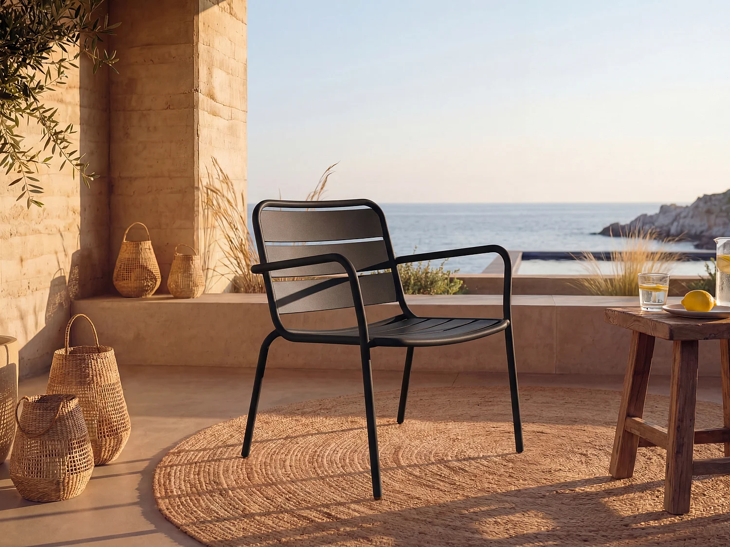 Fauteuil bas de jardin empilable en métal - Noir - MIRMANDE de MYLIA