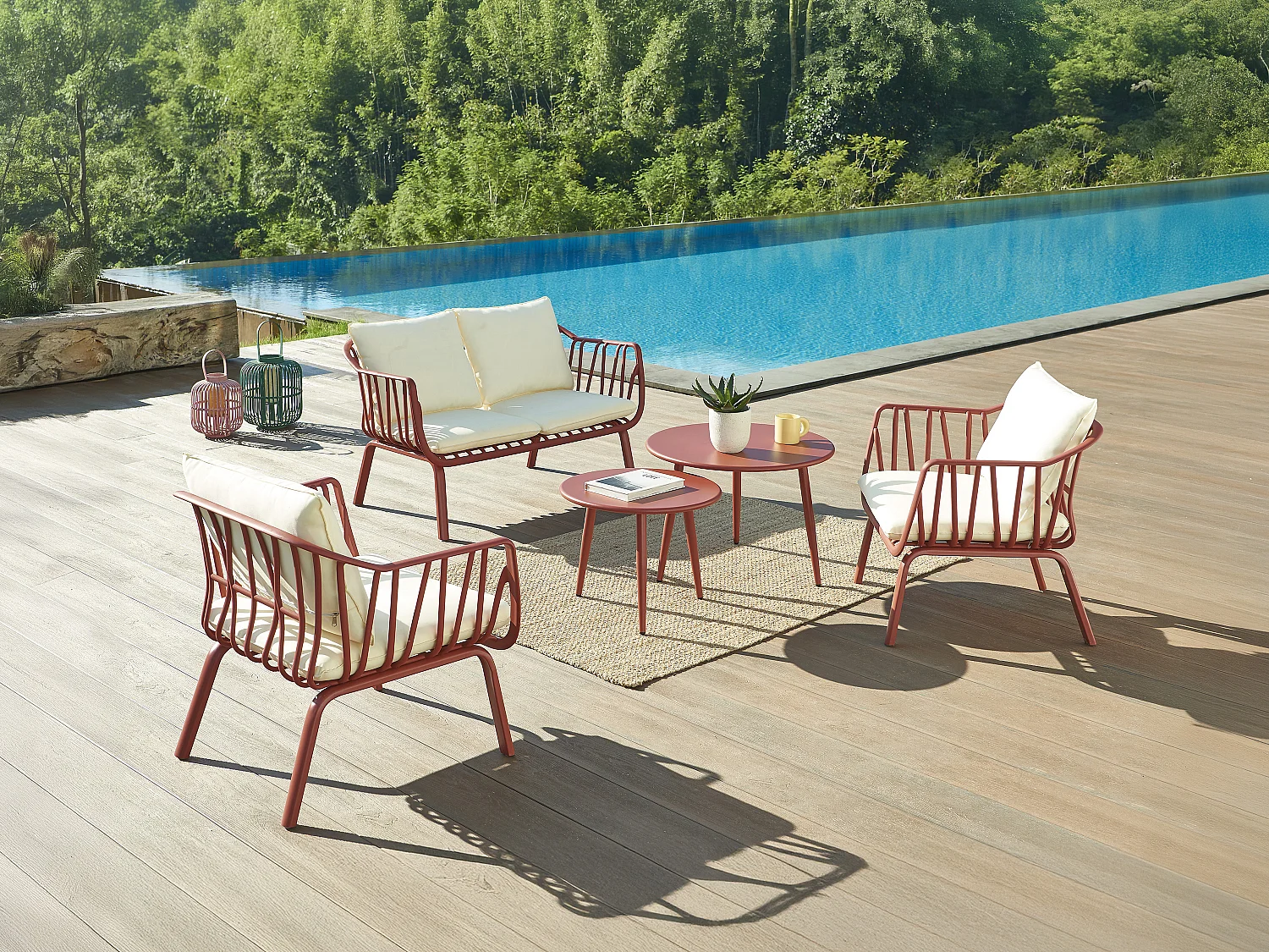 Garten-Sitzgruppe: 1 Sofa 2-Sitzer, 2 Sessel & 2 Tische - Polypropylen & Metall - Bordeauxrot - LOYNA von MYLIA