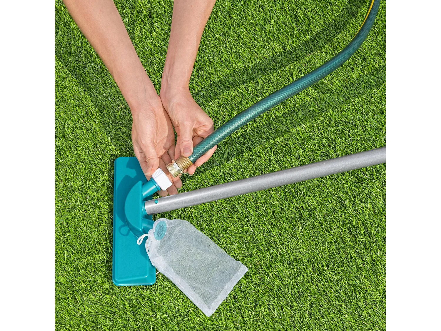 Kit de Mantenimiento para Piscinas Bestway AquaClear con Pértiga 167 cm, Limpiafondos y Recogehojas