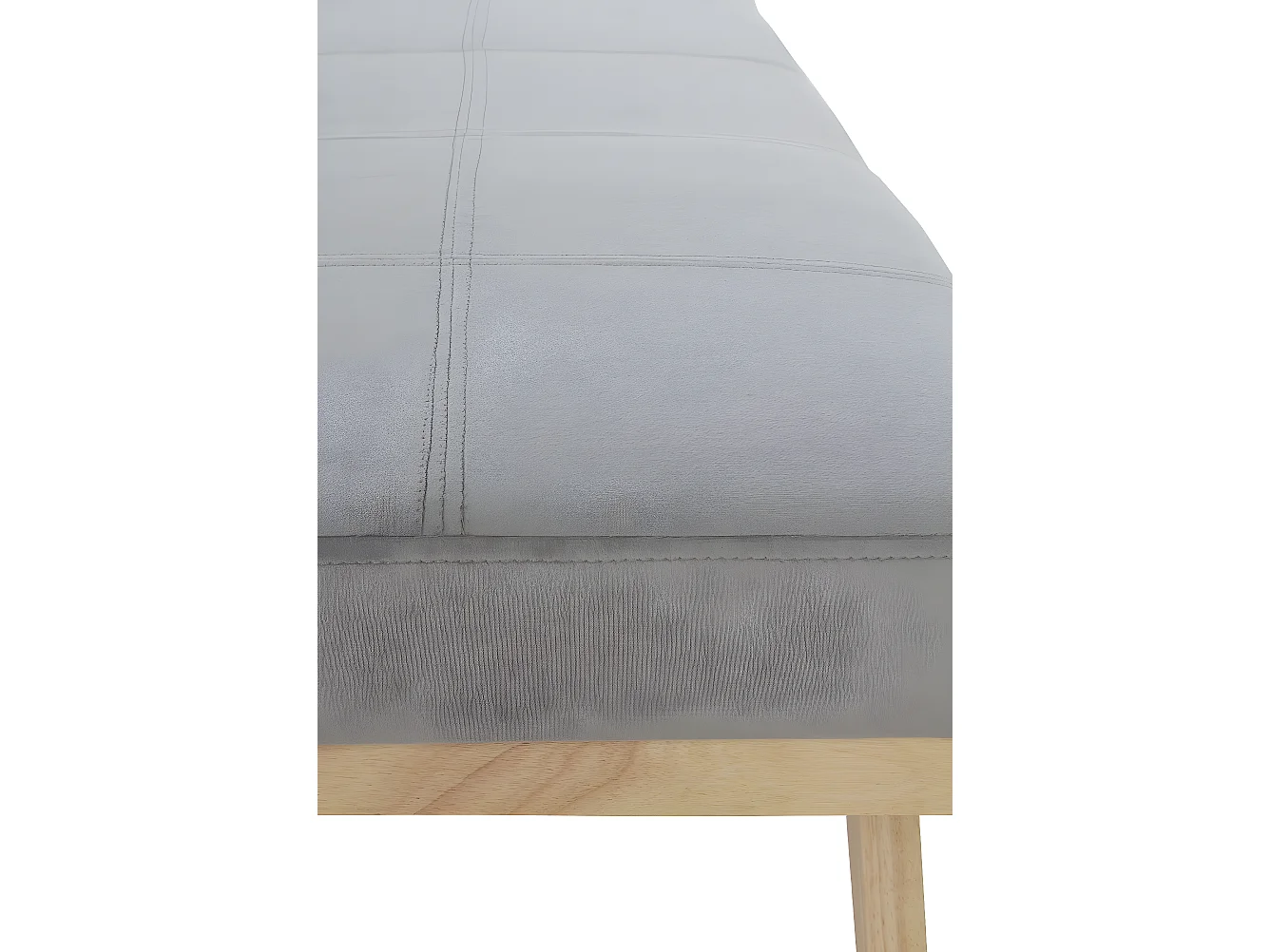 Mit grauem Samtstoff gepolsterte Bank mit Holzbeinen