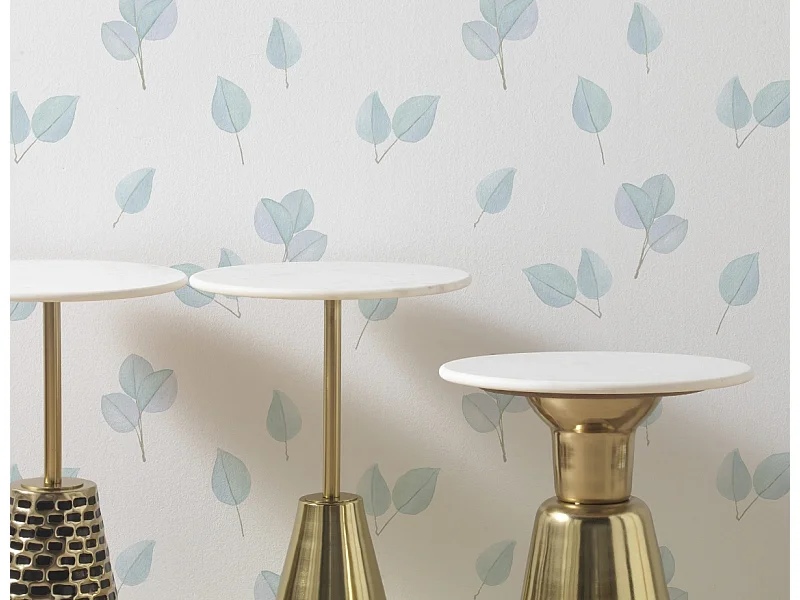 Table d'appoint avec piètement en métal doré et plateau en marbre blanc