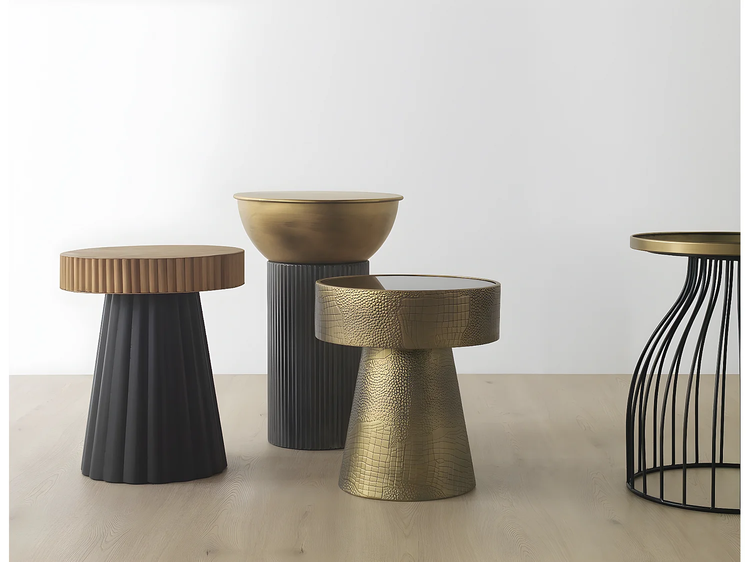 Table d'appoint en métal noir et bois naturel