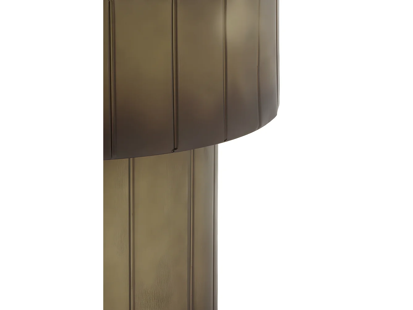 Table d'appoint en métal doré