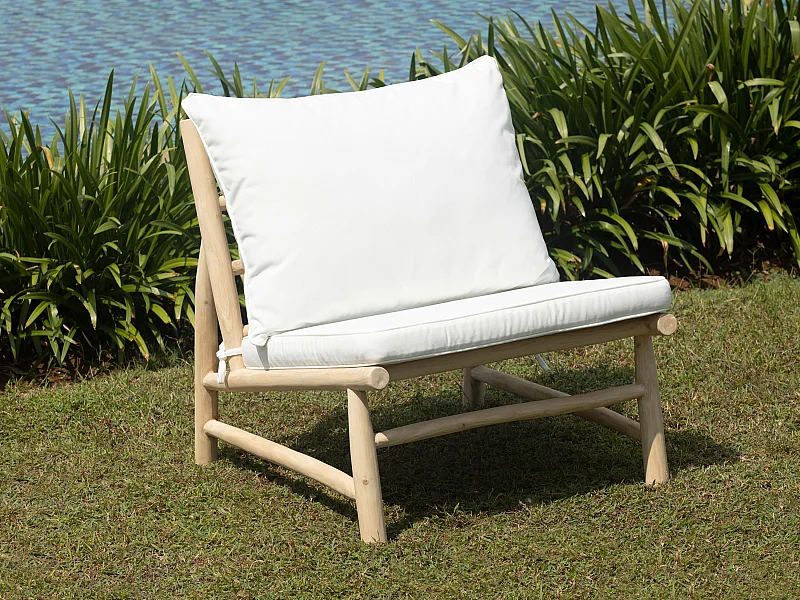 Cadeirão de jardim em teca com almofadas natural claro e branco - TULUM de MYLIA