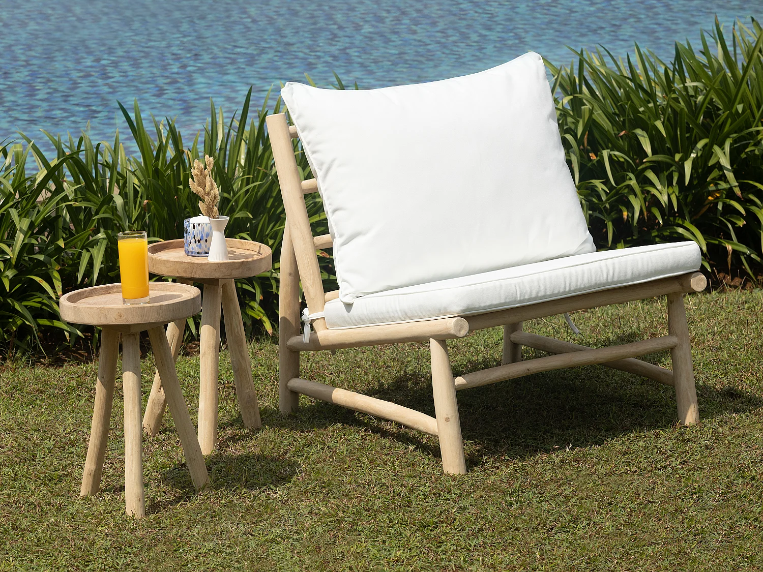 Lot de 2 tables d'appoint de jardin en teck D.30 cm - Naturel clair - TULUM de MYLIA