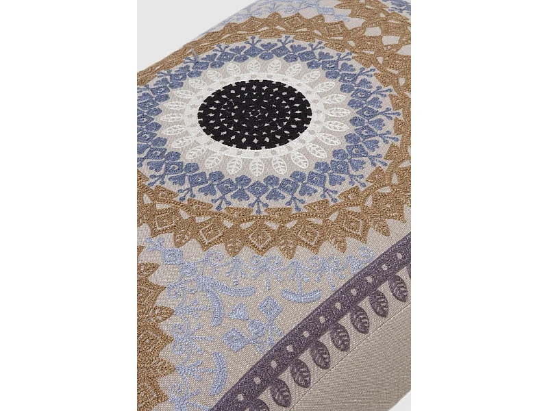 Pouf rembourré avec pieds en bois couleur lin