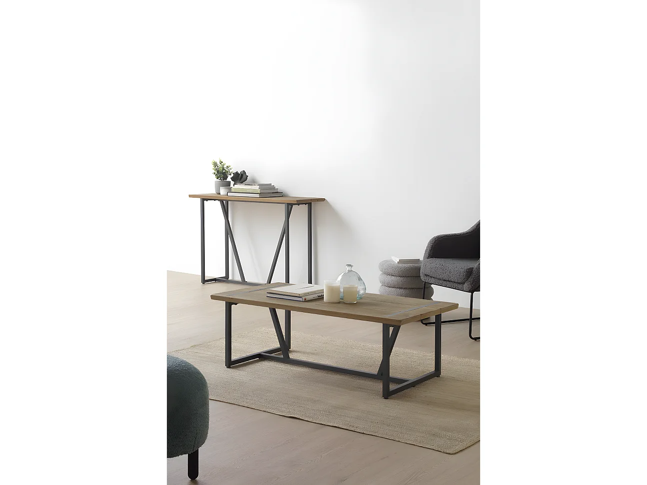 Grauer gepolsterter Hocker