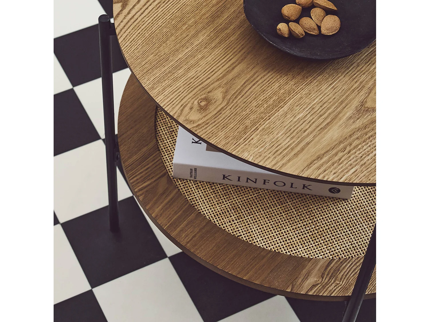 Mesa de centro redonda con tablero doble efecto madera y caña natural