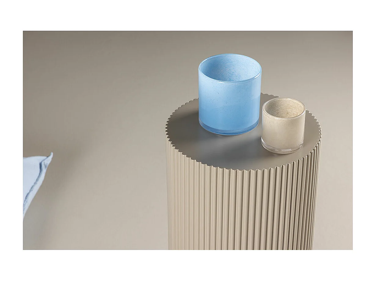 Mesa de rincón Lenox Ø30cm pedestal beige.